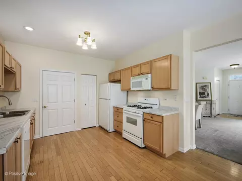 Kitchen - 21344 W Juniper Ln, Plainfield, IL 60544 photo 2 of 2