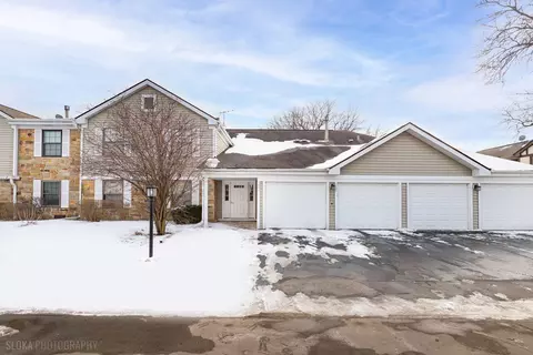 1321 7 Pines Rd #C1, Schaumburg, IL 60193