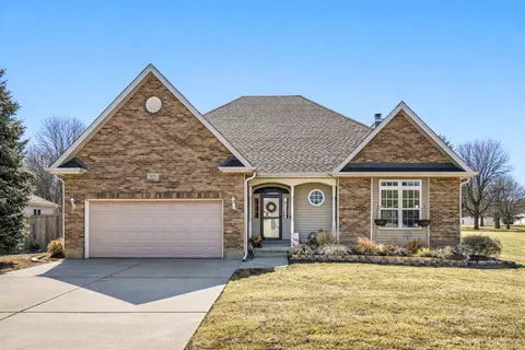 328 W Chester Dr, Maple Park, IL 60151