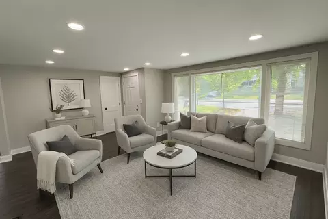 Living - 10531 S Morgan St, Chicago, IL 60643 photo 3 of 7