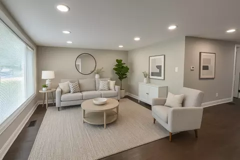 Living - 10531 S Morgan St, Chicago, IL 60643 photo 1 of 7