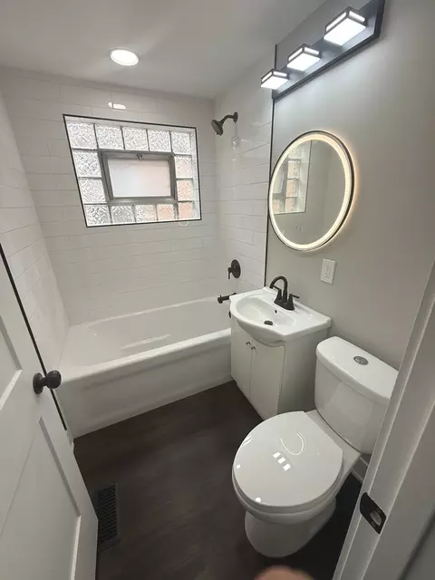 Bath - 10531 S Morgan St, Chicago, IL 60643 photo 2 of 5