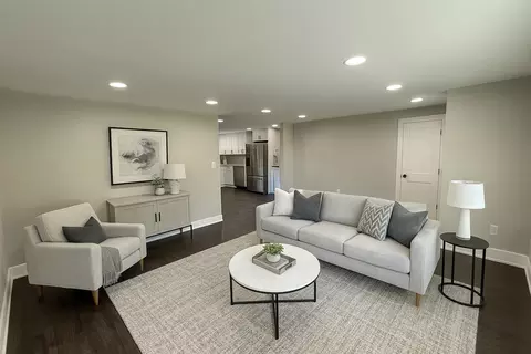 Living - 10531 S Morgan St, Chicago, IL 60643 photo 2 of 7