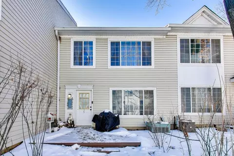 29 N Macgillis Dr #23-3, Round Lake, IL 60073