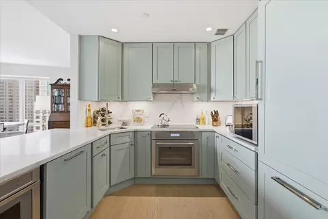 Kitchen - 57 E Delaware Pl #3904, Chicago, IL 60611 photo 2 of 3