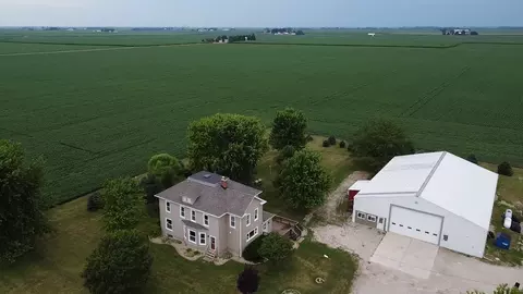 4731 E 10th Rd, Earlville, IL 60518