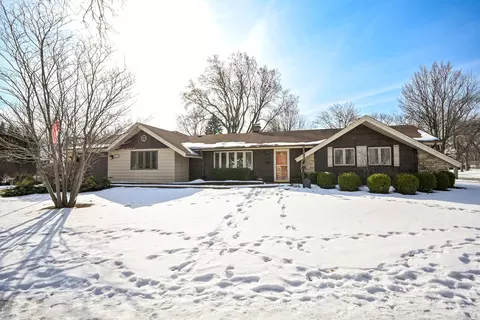 1727 Warwick Ln, Schaumburg, IL 60193