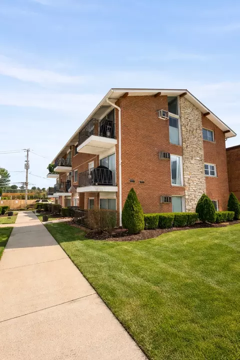 6113 W 64th Pl #5, Chicago, IL 60638