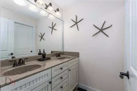 Bath - 13 River Row, Ottawa, IL 61350 photo 2 of 3