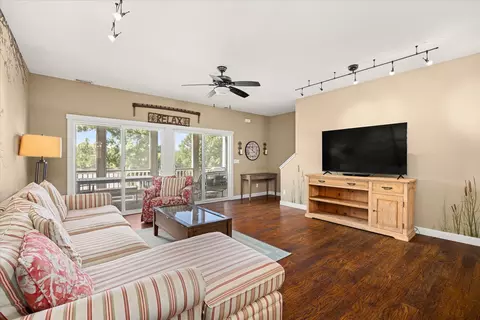 Living - 13 River Row, Ottawa, IL 61350 photo 4 of 5