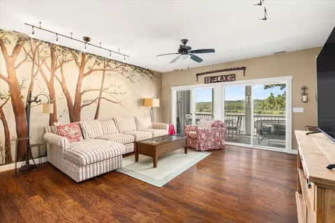 Living - 13 River Row, Ottawa, IL 61350 photo 3 of 5