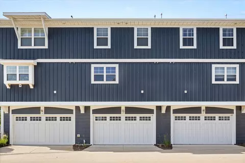 Exterior - 13 River Row, Ottawa, IL 61350 photo 12 of 25