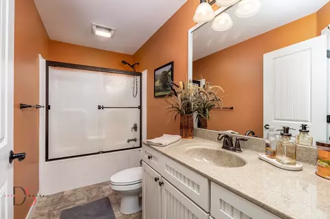 Bath - 13 River Row, Ottawa, IL 61350 photo 3 of 3