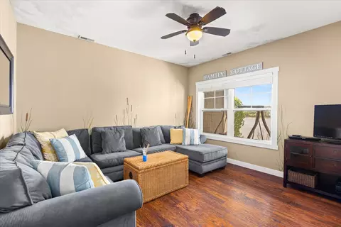 Living - 13 River Row, Ottawa, IL 61350 photo 1 of 5