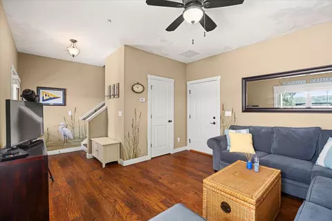 Living - 13 River Row, Ottawa, IL 61350 photo 2 of 5