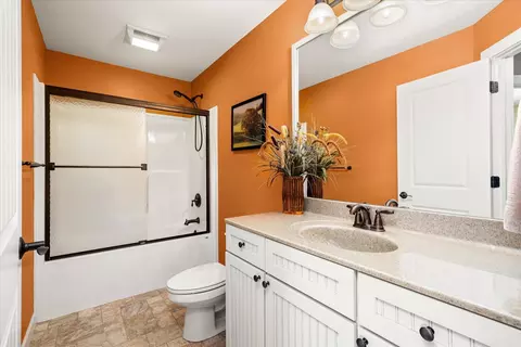 Bath - 13 River Row, Ottawa, IL 61350 photo 3 of 6