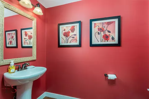 Bath - 13 River Row, Ottawa, IL 61350 photo 1 of 3
