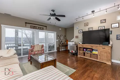 Living - 13 River Row, Ottawa, IL 61350 photo 5 of 5