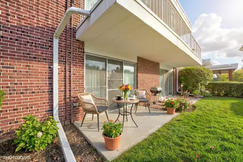 Exterior - 100 Deborah Ln #16A, Wheeling, IL 60090 photo 1 of 2