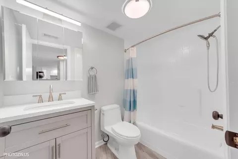 Bath - 100 Deborah Ln #16A, Wheeling, IL 60090 photo 1 of 1
