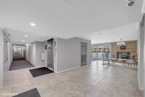 Entry Way - 100 Deborah Ln #16A, Wheeling, IL 60090 photo 2 of 2