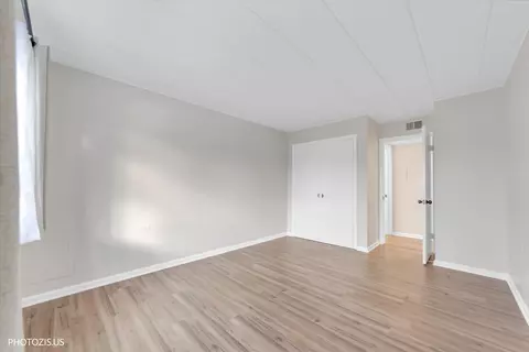 Bedroom - 100 Deborah Ln #16A, Wheeling, IL 60090 photo 2 of 2