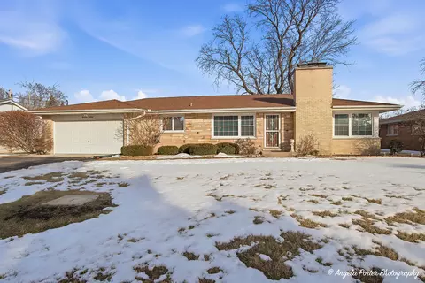 1913 Rancho Ln, Des Plaines, IL 60016