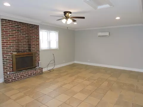 Living - 15328 Parkside Dr, Markham, IL 60428 photo 3 of 5