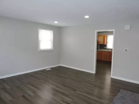 Living - 15328 Parkside Dr, Markham, IL 60428 photo 2 of 5