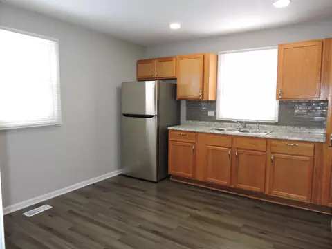 Kitchen - 15328 Parkside Dr, Markham, IL 60428 photo 2 of 4