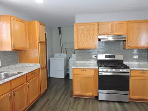 Kitchen - 15328 Parkside Dr, Markham, IL 60428 photo 4 of 4