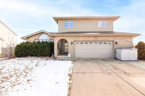 520 High Grove Dr, Minooka, IL 60447