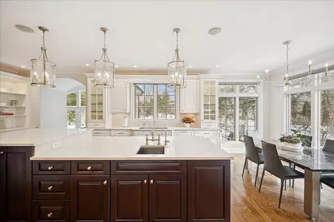 Kitchen - 985 Pine Tree Ln, Winnetka, IL 60093 photo 9 of 10