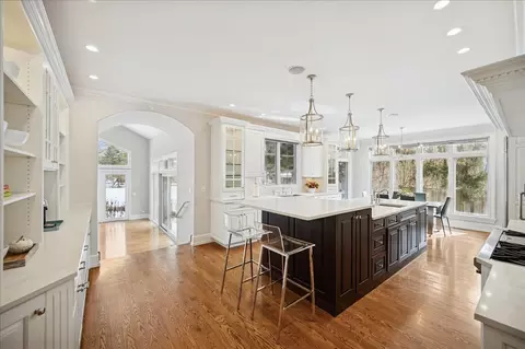 Kitchen - 985 Pine Tree Ln, Winnetka, IL 60093 photo 3 of 10