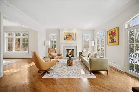 Living - 985 Pine Tree Ln, Winnetka, IL 60093 photo 1 of 10