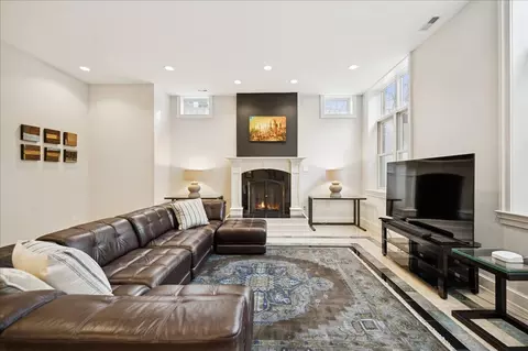 Living - 985 Pine Tree Ln, Winnetka, IL 60093 photo 10 of 10