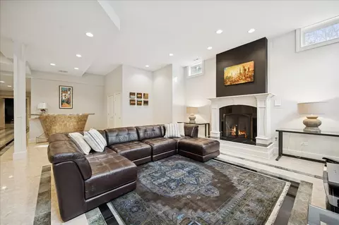 Living - 985 Pine Tree Ln, Winnetka, IL 60093 photo 9 of 10