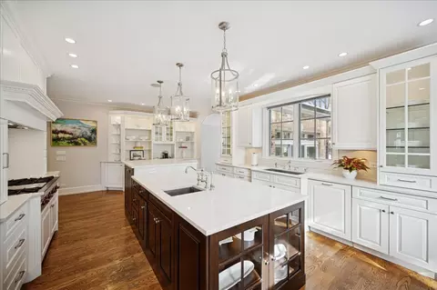 Kitchen - 985 Pine Tree Ln, Winnetka, IL 60093 photo 6 of 10