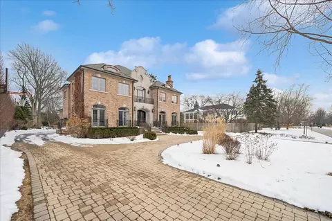 Exterior - 985 Pine Tree Ln, Winnetka, IL 60093 photo 2 of 12
