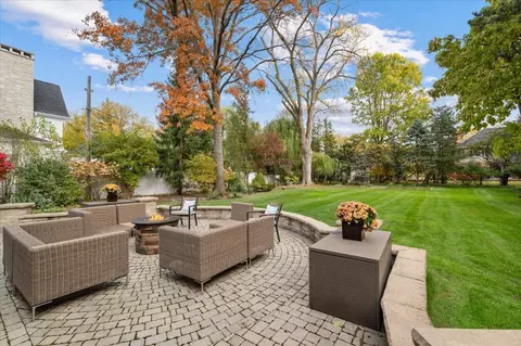 Exterior - 985 Pine Tree Ln, Winnetka, IL 60093 photo 7 of 12