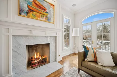 Living - 985 Pine Tree Ln, Winnetka, IL 60093 photo 3 of 10