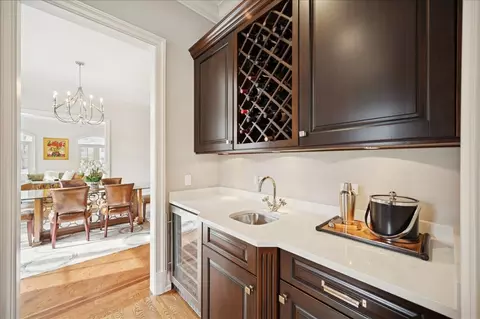 Kitchen - 985 Pine Tree Ln, Winnetka, IL 60093 photo 2 of 10