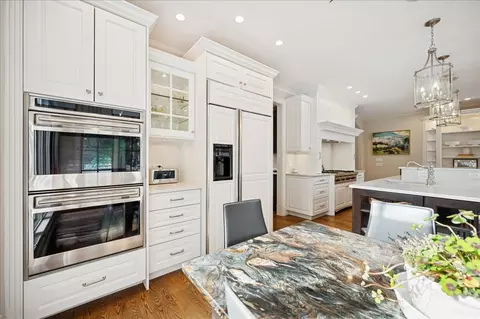 Kitchen - 985 Pine Tree Ln, Winnetka, IL 60093 photo 7 of 10
