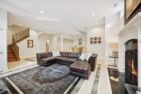 Living - 985 Pine Tree Ln, Winnetka, IL 60093 photo 8 of 10