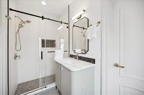 Bath - 985 Pine Tree Ln, Winnetka, IL 60093 photo 6 of 6