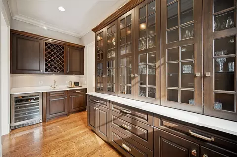 Kitchen - 985 Pine Tree Ln, Winnetka, IL 60093 photo 1 of 10