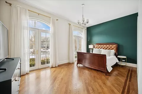 Bedroom - 985 Pine Tree Ln, Winnetka, IL 60093 photo 1 of 3