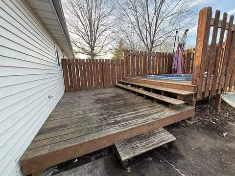 Exterior - 1516 Triangle St, Mount Vernon, IL 62864 photo 6 of 7