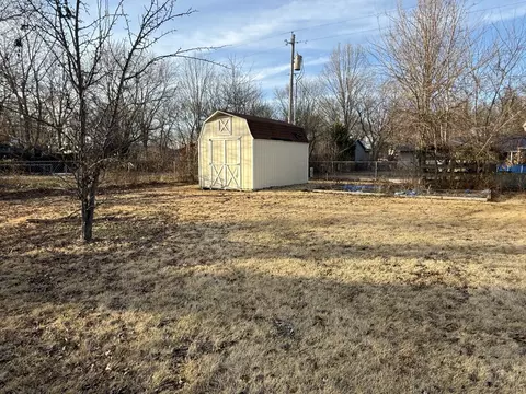 Exterior - 1516 Triangle St, Mount Vernon, IL 62864 photo 3 of 7