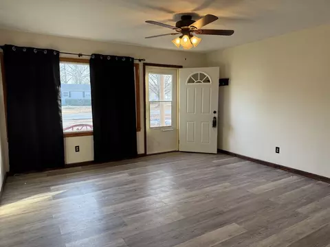 Living - 1516 Triangle St, Mount Vernon, IL 62864 photo 7 of 7